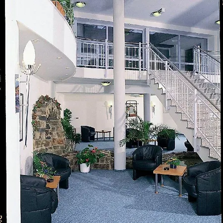 Zur Burg Sternberg 3*