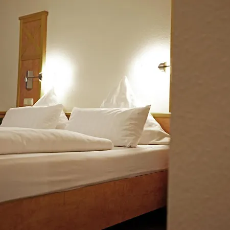 Zur Burg Sternberg 3*