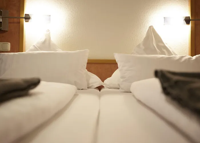 Zur Burg Sternberg Отель 3*