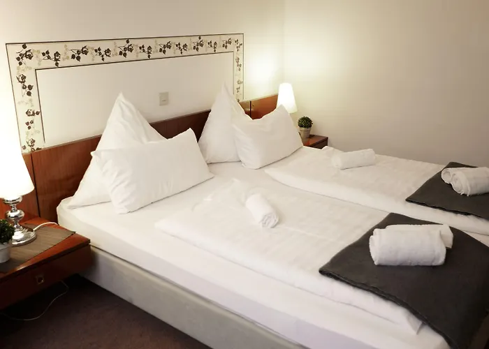 Zur Burg Sternberg 酒店 埃克斯特塔尔