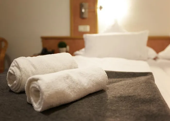 Zur Burg Sternberg Отель Extertal