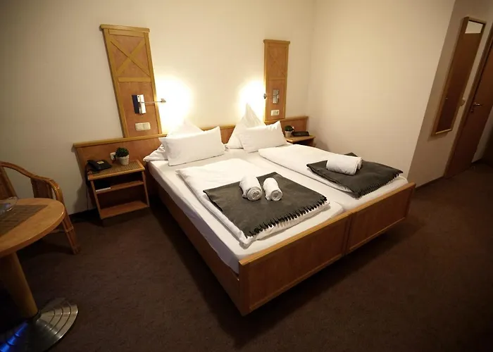 Zur Burg Sternberg 埃克斯特塔尔