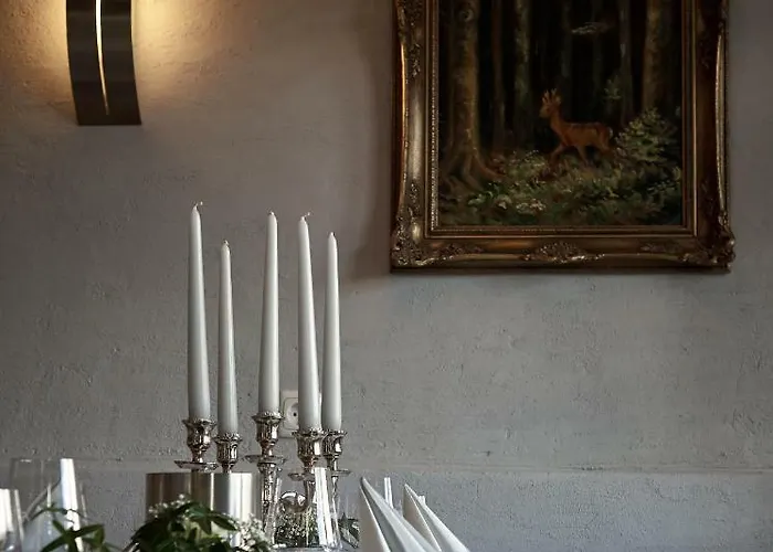 Zur Burg Sternberg 3*