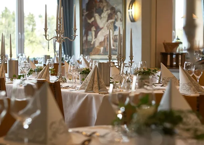 Zur Burg Sternberg 埃克斯特塔尔